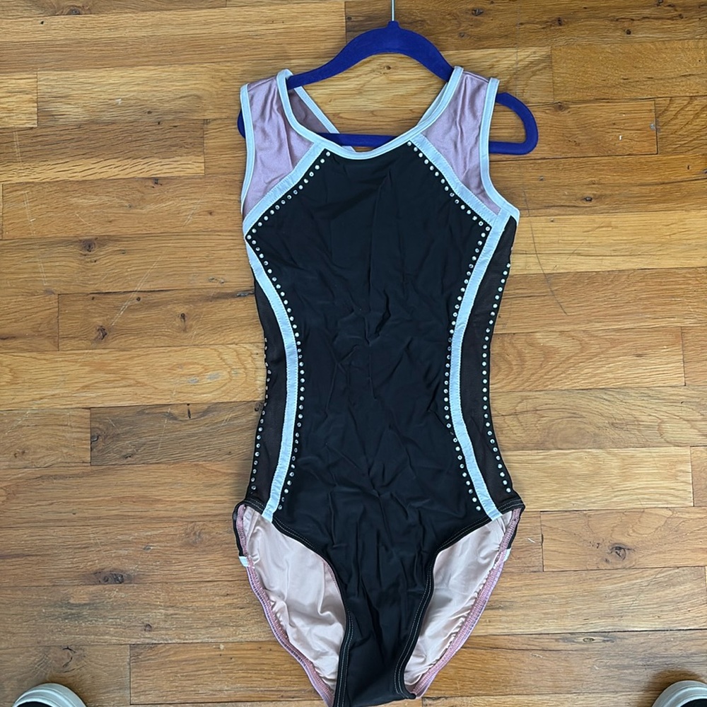 Gymnastic leotard 
Adult medium